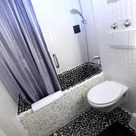 Falkenturm Otel Münih