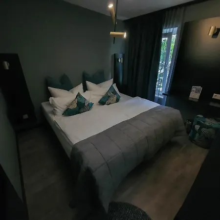 Hotel Falkenturm 2*