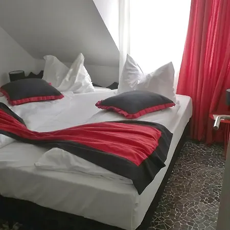 Falkenturm Hotel 2*
