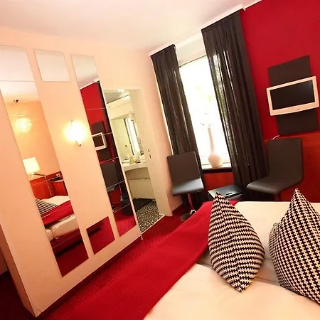 Falkenturm Hotel 2*
