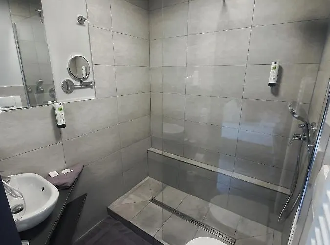 فندق فالكنتروم 2*