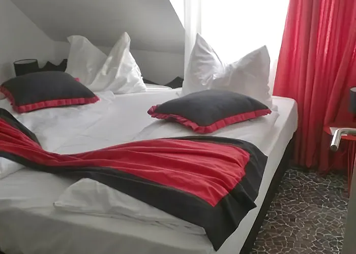 Falkenturm Hotel 2*