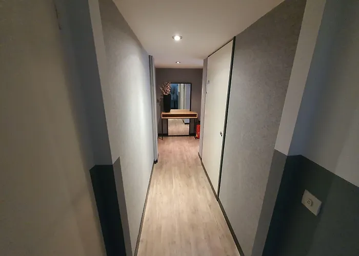 فالكنتروم فندق