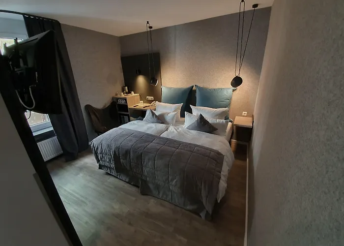 Hotel Falkenturm 2*