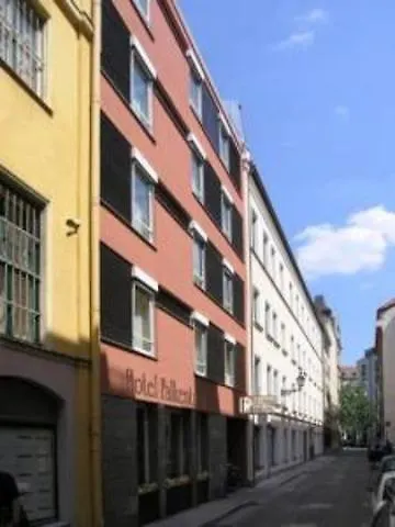 Falkenturm Otel Münih